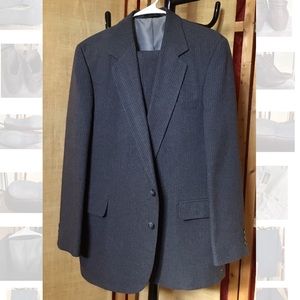 Haggar Men’s Suit, Sz 44 reg jacket, sz 34/32pants